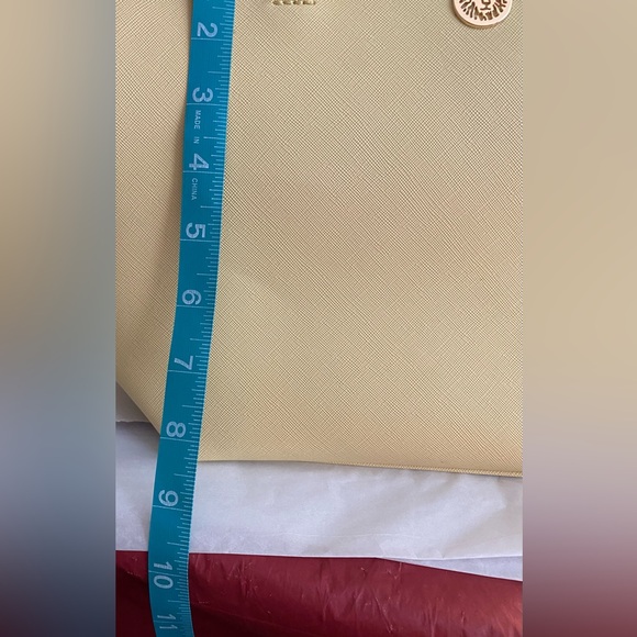 Anne Klein Butter Cream Yellow Purse w/shoulder strap - Picture 15 of 16